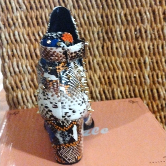 Snakeskin booties - Picture 4 of 5